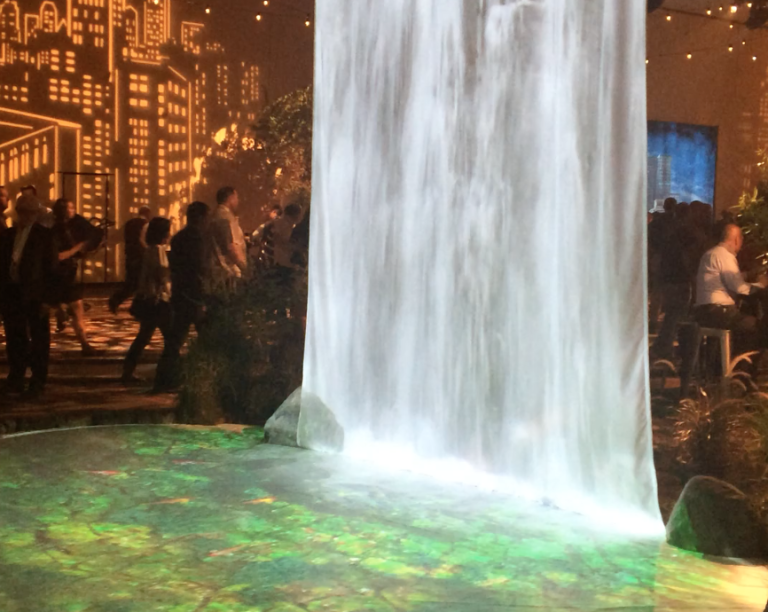 HP – Digital Waterfall Installation